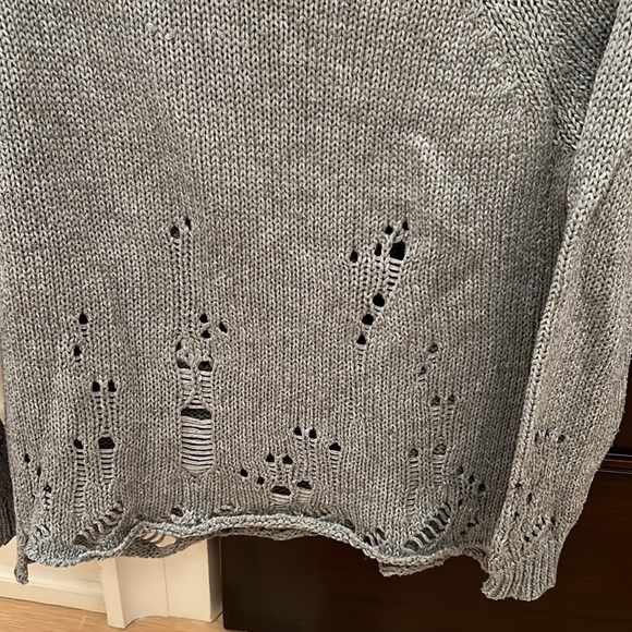 Grey distressed sweater - Picture 2 of 3